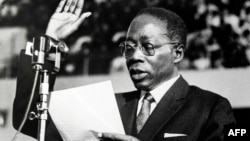 Poète et écrivain, Léopold Sédar Senghor a été un chantre de la Négritude, avant de devenir le premier président du Sénégal.