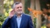 مجادله بر سر مزد همچنان ادامه دارد؛ فعالان کارگری می‌گویند وزیر کار قانون را زیر پا می‌گذارد