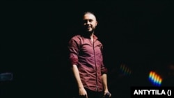 Лідер гурту "Антитіла" Тарас Тополя переконаний, що нинішня війна – народна. За його словами, захищати Україну пішли всі ті, хто відчував та розумів, що це – обов'язок. Так зробив і гурт "Антитіла"
