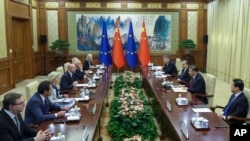 资料照片：中国国家主席习近平在北京与欧盟委员会主席冯德莱恩会谈。(2023年12月7日) 