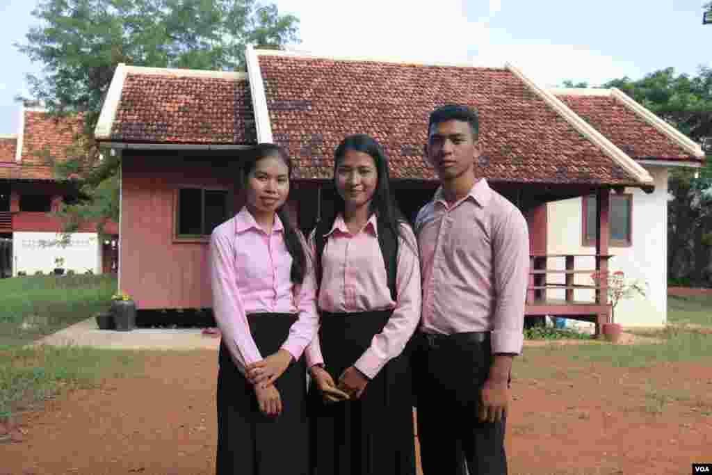 20-year-old Pheav Phy (left), 22-year-old Chan Khimhseang (Middle), and 21-year-old Chey Sophann, majoring in Khmer Literature and General Management at the Preah Sihanouk Raja Buddhist University in Phnom Penh, think that young Cambodian should learn about Cambodia's history thoroughly, not to repeat the same mistake as that of the Khmer Rouge. Photo is taken on October 23, 2018. (Rithy Odom/VOA)