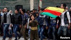 Suriyaliklar kurdlar Kobani shahrida