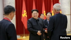 북한 김정은 국방위원회 제1위원장이 참석한 가운데 수소탄시험 성공에 기여한 핵 과학자들과 기술자, 군인건설자, 노동자, 일군들에 대한 '당 및 국가표창' 수여식이 진행되었다고 지난달 13일 조선중앙통신이 전했다.