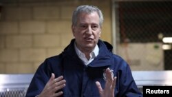 Le maire Bill de Blasio lors d'une conférence de presse sur la propagation du coronavirus à New York, États-Unis, le 24 mars. 2020. (Photo: REUTERS / Caitlin Ochs)