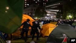La policía de Nueva York intervino el campamento que habían instalado manifestantes pro-palestinos en la Universidad de Columbia el martes 30 de abril de 2024.