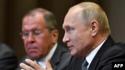 Rusia apoya al presidente en disputa de Venezuela, Nicolás Maduro, y ha rechazado en foros internacionales la decisión de Estados Unidos de respaldar al presidente encargado Juan Guaidó.