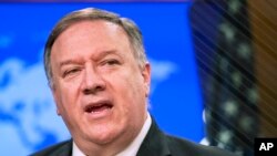 Le secrétaire d'État Mike Pompeo, lors d'une conférence de presse au département d'État, le mardi 17 mars 2020, à Washington. (Photo AP / Manuel Balce Ceneta)