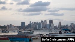 Vista da marginal de Luanda a partir da Ilha de Luanda