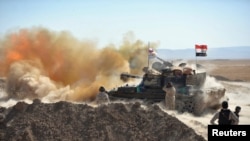 L'armée irakienne combat des membres du groupe État islamique à Tal Afar, Irak, le 20 août 2017. 