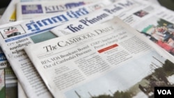 The Cambodian government’s suppression of Radio Free Asia and Voice of America broadcasts was front page news in The Cambodia Daily on August 29, 2017. (Hean Socheata | VOA Khmer)
