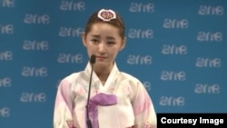 아일랜드 수도 더블린에서 지난 15일부터 18일까지 2014 세계 젊은 지도자 회의 (One Young World Summit 2014)에서 탈북 여대생 박연미 씨가 연설하고 있다.