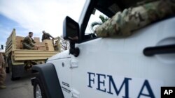 Salah satu kendaraan FEMA (Badan Manajemen Urusan Bencana AS) digunakan untuk mengangkut bantuan untuk komunitas Santa Ana pasca Badai Maria di Guayama, Puerto Rico, 5 Oktober 2017. (Foto: dok).