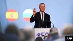 El secretario general de la OTAN, Jens Stoltenberg, habla durante una asamblea parlamentaria de la OTAN en Sofía el 27 de mayo de 2024. (Foto de Nikolay DOYCHINOV / AFP)