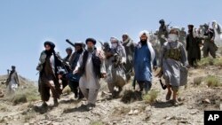 ۲۰۱۶ می ۲۷: د طالبانو جلا شوی مشرملاعبدالمنان نیازی په شینډنډ کې د وینا دپاره روان و. 