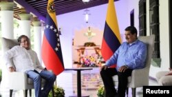 El presidente de Colombia, Gustavo Petro, y su homólogo venezolano, Nicolás Maduro, se reúnen en Caracas, Venezuela, el 23 de marzo de 2023.