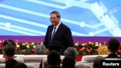 Chinese Premier Li Qiang leaves the stage after delivering his keynote speech at the opening ceremony of the first China International Supply Chain Expo in Beijing, Nov. 28, 2023.