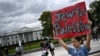 Protest ispred Bele kuće u znak podrške Palestincima (Foto: AFP/Mandel NGAN)
