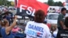 Simpatizantes de Daniel Ortega durante el aniversario de la revolución sandinista, en Managua. [Foto: Houston Castillo, VOA]