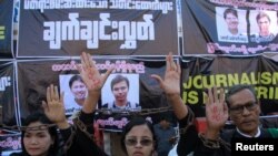 ရိုက်တာ သတင်းထောက်၂ ဦးလွတ်မြောက်ရေးအတွက် ဆန္ဒပြနေစဉ် (ဒီဇင်ဘာ ၂၇၊၂၀၁၇)