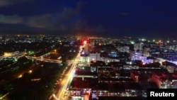 ရန်ကုန်မြို့ည - လျှပ်စစ်သုံးစွဲမှု (ဓါတ်ပုံ Soe Zeya Tun/Reuters)