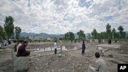 Giới hữu trách Pakistan san bằng khu nhà ở Abbottabad, nơi thủ lãnh khủng bố bin Laden trú ngụ trước khi bị hạ sát