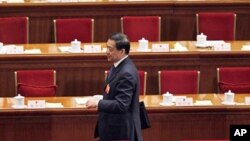 中共重慶前市委書記薄熙來3月9日出現人大會議主席台上 (資料圖片)