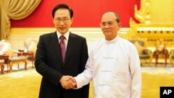 Tổng thống Nam Triều Tiên Lee Myung-bak (trái) và Tổng thống Miến Điện Thein Sein