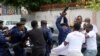 Des policiers congolais tentent de disperser une manifestation, Kinshasa, le 19 septembre 2018