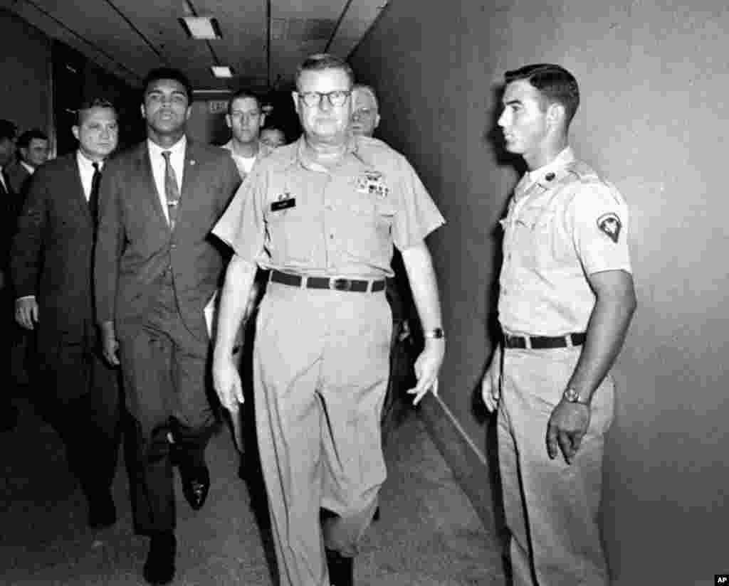 Shaampiyooni Booksii, Gurraachii Ameerikaa Eenyummaa Ofii Lallisuudhan Beekkamu Muhammad Alii oggaa 74tti Addunyaa Kanarraa Du'an Boqate