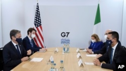 US Secretary of State Antony Blinken, left, sits opposite Italian Foreign Minister Luigi Di Maio, during a meeting on the first day of the G7 foreign ministers' summit, in Liverpool, England, Dec. 11, 2021. 