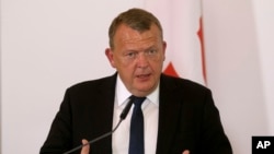Former Danish Prime Minister Lars Loekke Rasmussen speaks at a joint news conference as part of a meeting with Austria's Chancellor Sebastian Kurz at the federal chancellery in Vienna, Austria, Tuesday, May 15, 2018. (AP Photo/Ronald Zak)
