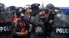 La policía de Myanmar toma medidas enérgicas contra manifestantes