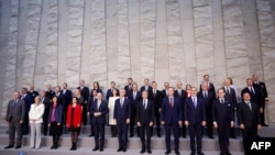 Grupna fotografija ministara spoljnih poslova zemalja članica NATO-a (Foto: Johanna Geron / POOL / AFP)