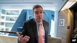 參議院情報委員會副主席、民主黨籍參議員沃納（Mark R. Warner）。