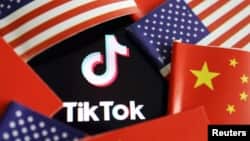 在中國和美國旗幟中的TikTok標識