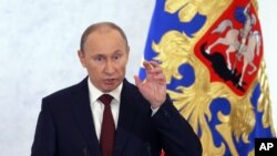 Rossiya prezidenti Vladimir Putin xalqqa murojaat qilmoqda, Moskva, 12-dekabr, 2012-yil