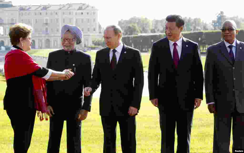 Lãnh đạo các nước trong nhóm BRICS đến dự hội nghị thượng đỉnh G20, gồm có, Brazil, Ấn Độ, Nga, Trung Quốc và Nam Phi.