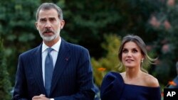 La Casa Blanca informó el miércoles 18 de marzo de 2020 que la visita de los reyes de España a la Casa Blanca ha sido suspendida por la pandemia de COVID-19.
