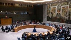 Representantes de los países miembros del Consejo de Seguridad de la ONU durante una votación en la sede de la organización, el viernes 22 de diciembre de 2023. (AP Foto/Yuki Iwamura)
